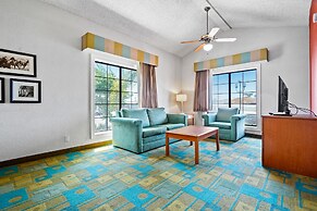 La Quinta Inn by Wyndham Costa Mesa / Newport Beach