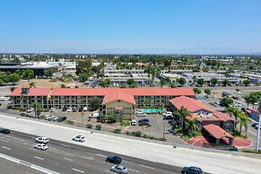La Quinta Inn by Wyndham Costa Mesa / Newport Beach