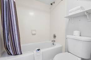 La Quinta Inn by Wyndham Costa Mesa / Newport Beach