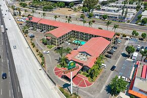 La Quinta Inn by Wyndham Costa Mesa / Newport Beach