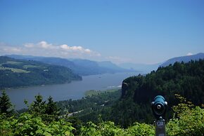 Holiday Inn Airport - Portland by IHG