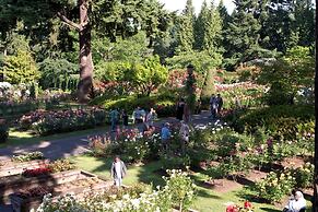 Holiday Inn Airport - Portland by IHG