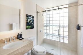 Sheraton Vancouver Wall Centre