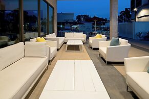 Holiday Inn Long Beach Airport Hotel and Conference Center by IHG