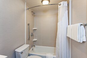 Holiday Inn Long Beach Airport Hotel and Conference Center by IHG