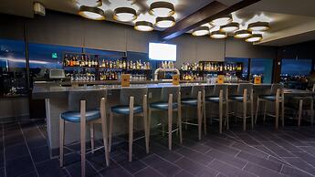 Holiday Inn Long Beach Airport Hotel and Conference Center by IHG