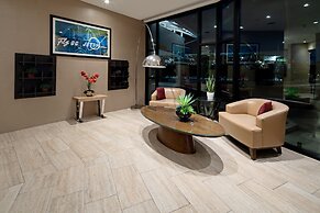Holiday Inn Long Beach Airport Hotel and Conference Center by IHG