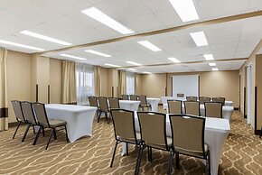 Comfort Inn & Suites - near Robins Air Force Base Main Gate