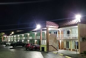 Days Inn & Suites by Wyndham Charleston Airport West