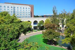 Doubletree by Hilton Newark - Fremont