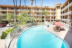 Ramada by Wyndham Burbank Airport