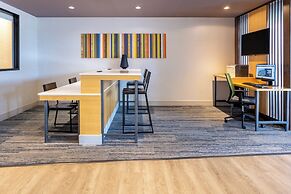 Holiday Inn Express & Suites Ft. Washington - Philadelphia by IHG
