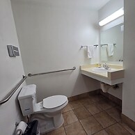 Travelodge by Wyndham Wenatchee