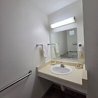 Travelodge by Wyndham Wenatchee