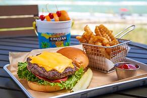 Crowne Plaza Melbourne - Oceanfront by IHG