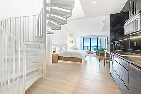 W South Beach