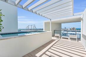 W South Beach