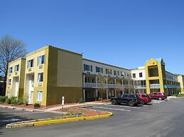 Super 8 by Wyndham New Cumberland