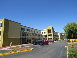 Super 8 by Wyndham New Cumberland