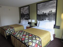 Super 8 by Wyndham New Cumberland