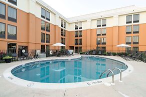 Comfort Inn & Suites Newark - Wilmington