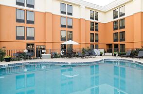 Comfort Inn & Suites Newark - Wilmington