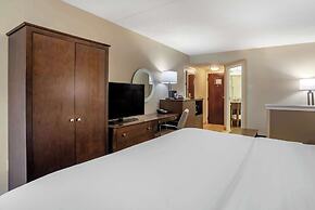 Comfort Inn & Suites Newark - Wilmington