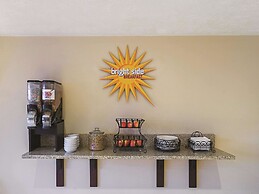 La Quinta Inn & Suites by Wyndham Woodburn