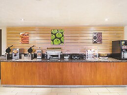 La Quinta Inn & Suites by Wyndham Woodburn