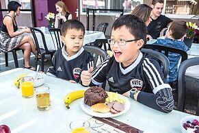 North Vancouver Hotel