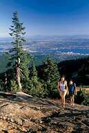 North Vancouver Hotel