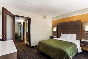 Quality Suites Milwaukee Airport