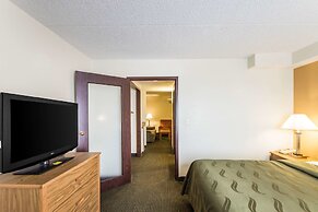 Quality Suites Milwaukee Airport