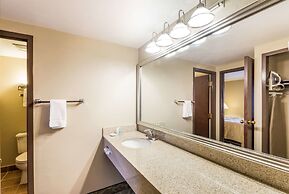 Quality Suites Milwaukee Airport