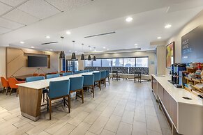Holiday Inn Express Crestwood by IHG