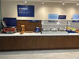 Holiday Inn Express Crestwood by IHG