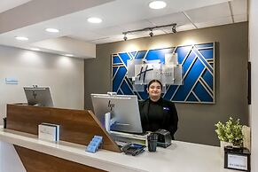 Holiday Inn Express Crestwood by IHG
