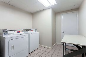 Super 8 by Wyndham Clarksville Northeast