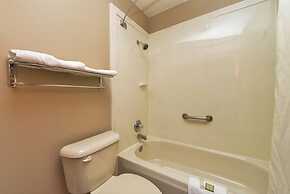 Super 8 by Wyndham Clarksville Northeast