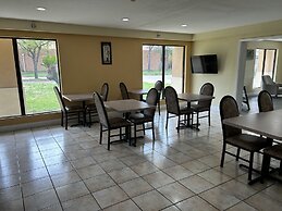 Rodeway Inn & Suites Highway 290 Northwest