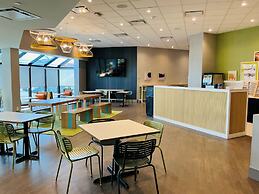 Spark by Hilton Montreal Brossard