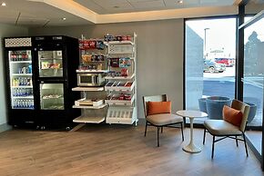 Spark by Hilton Montreal Brossard