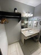 Countryside Inn & Suites