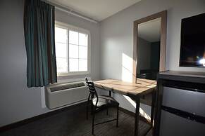 Countryside Inn & Suites