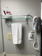 Countryside Inn & Suites