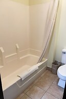 Hudson Inn & Suites