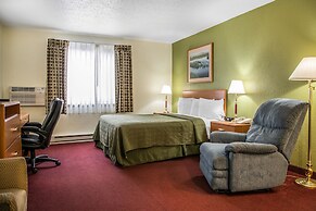Hudson Inn & Suites