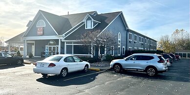 Econo Lodge & Suites