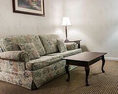 Econo Lodge & Suites