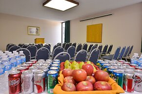 Greenstay Hotel & Suites